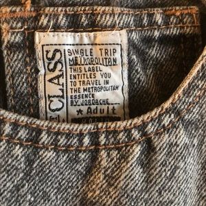 Size 6 adorable modest jean skirt.